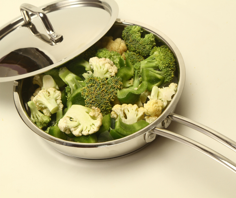 Roostevabast terasest pann