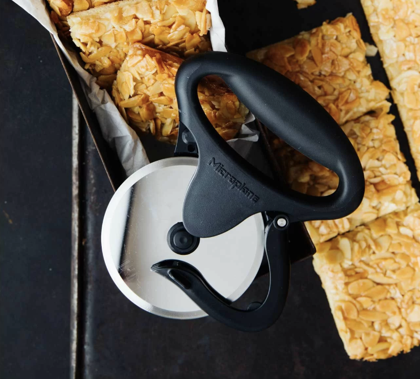 Üliterav pizzalõikur Pizza Cutter Speciality 16 cm - Microplane preemiumkvaliteet