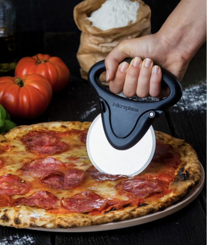 Üliterav pizzalõikur Pizza Cutter Speciality 16 cm - Microplane preemiumkvaliteet